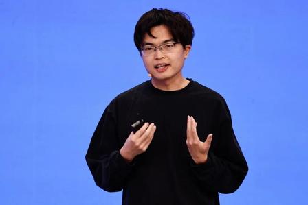 两大广东创业者登顶全球 AI 赛道:两种创业路径,撑起国产大模型半边天